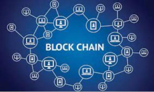 区块链如何打破比特币的限制，开启数字货币新纪元

区块链, 比特币, 数字货币, 加密技术/guanjianci

# 内容主体大纲

## 引言 
- 概述区块链及比特币的关系
- 提出本文的目的和重要性

## 什么是区块链？
- 定义和基本概念
- 区块链的工作原理
- 去中心化与安全性

## 比特币的兴起与局限
- 比特币的创建与早期发展
- 比特币的优势
- 比特币的限制与痛点
  - 交易速度慢
  - 能源消耗高
  - 流动性问题

## 区块链技术的演变
- 从比特币到多种区块链应用
- 整体技术架构的进步
- 新兴区块链项目的出现（如以太坊等）

## 如何打破比特币的限制？
- 通过技术升级
  - 更短的区块时间
  - 采用更友好的共识机制
- 结合其他技术的优势
  - 侧链技术
  - 跨链技术

## 数字货币的新纪元
- 新兴数字货币的崛起
- 区块链如何推动未来数字经济
- 数字货币的社会影响

## 总结与展望
- 当前区块链与比特币的现状
- 未来区块链发展的可能性
- 对个体与社会的影响

---

# 详细文本内容

## 引言 

在数字经济快速发展的今天，区块链技术如一股春风，悄然改变着我们对金融、供应链、以及数据交易的认知。比特币，作为第一个将区块链技术应用于数字货币的代表，自问世以来就引发了举世瞩目的关注。然而，随着更多的区块链项目不断涌现，比特币的局限性也逐渐显露。本文将探讨区块链是如何突破比特币的限制，并为数字货币的新纪元铺平道路的。

## 什么是区块链？

定义和基本概念

区块链，是一种分布式账本技术，其核心思想在于将数据以区块的形式存储，并通过密码学实现安全性和可信度。每一个区块均包含一系列交易信息，以及指向前一个区块的哈希值，形成一条链条，使得篡改信息变得几乎不可能。

区块链的工作原理

区块链的工作过程可以简单概括为数据的记录、验证、以及存储。当一笔交易发生时，它首先会被广播到整个网络，经过矿工的验证确认，便被打包成区块。这个区块再通过各节点的共识达成一致，最终被加入到链上，确保所有参与者的账本保持一致性。

去中心化与安全性

区块链的去中心化特性意味着没有单一的控制点。数据由网络中的所有节点共同维护，这样不仅提高了数据的安全性，也防止了单点故障带来的风险。同时，虽然数据是公开的，但通过加密手段保护了用户的隐私。

## 比特币的兴起与局限

比特币的创建与早期发展

比特币由中本聪于2009年创建，意在提供一种无信用中介、无国界限制的财富转移方法。早期比特币的交易量较小，主要在技术爱好者之间流通。然而，随着它的价值不断攀升，逐渐吸引了大量投资者与投机者。

比特币的优势

比特币作为第一种广泛认可的加密货币，具有多种优势，包括去中心化、安全性、以及容易进行国际转账等特点。这些特性使得比特币成为了数字黄金，也激发了后续无数加密货币的诞生。

比特币的限制与痛点

尽管比特币取得了巨大的成功，但也面临诸多限制。首先是交易速度慢，每秒最多只能处理几笔交易，这在需要快速交易的现代经济中显得捉襟见肘。此外，比特币的挖矿过程消耗大量能源，成为了环境问题的一部分。同时，其流动性也受到交易所的限制，使得在某些情况下难以快速出清资产。

## 区块链技术的演变

从比特币到多种区块链应用

随着区块链技术的发展，越来越多的项目开始探索其应用，除了数字货币之外，还有智能合约、去中心化金融（DeFi）、非同质化代币（NFT）等。区块链技术的灵活性使得它能够适应多种场景的需求。

整体技术架构的进步

为了克服比特币的局限性，许多开发者正在不断深化对区块链底层技术的研究。例如，以太坊引入了智能合约使得区块链不仅限于交易，还可以实现复杂的自动化协议。其灵活性和多样性使得区块链不再是比特币的附属品，而是一个更为宽广的生态系统。

新兴区块链项目的出现（如以太坊等）

不仅是以太坊，许多新兴区块链项目也纷纷涌现，积极尝试不同的技术路线。比如，链上治理、分布式存储等新技术的应用，使得用户可以在一个开放的平台上进行更多的创新。

## 如何打破比特币的限制？

通过技术升级

为了打破比特币的限制，技术升级是必不可少的。新一代区块链项目通过缩短区块时间，减轻网络负担，从而提高交易速度。此外，采用更友好的共识机制（如权益证明）也能有效降低能耗，提高网络的安全性与效率。

结合其他技术的优势

侧链与跨链技术的引进，为区块链的生态系统注入了新活力。侧链允许用户在不同链上转移资产而无需信任第三方，而跨链技术则使得不同区块链之间能够进行信息共享与价值转移。这种技术融合，帮助打破了比特币在生态系统中的孤立。

## 数字货币的新纪元

新兴数字货币的崛起

随着区块链技术的不断成熟，各种各样的新兴数字货币如雨后春笋般出现。它们不仅完善了市场结构，还推动了去中心化金融的蓬勃发展，为投资者提供了更多的选择。

区块链如何推动未来数字经济

在未来的数字经济中，区块链技术的作用将愈加显著。从供应链的透明性、数据的可追溯性，到金融交易的去中心化，区块链无疑将成为新时候经济的重要支柱。

数字货币的社会影响

随着区块链的普及，数字货币对社会也产生了深远的影响。尤其是在金融包容性方面，更多的人能够通过区块链技术，接触到金融服务，打破了财富和信息的壁垒。

## 总结与展望

当前区块链与比特币的现状

如今，区块链技术日益被广泛应用，虽然比特币仍占据龙头地位，但它所面临的挑战也日益严峻。

未来区块链发展的可能性

随着技术的不断发展与社会需求的变化，未来区块链所能实现的场景将更加丰富多样，无论是金融、艺术还是公共服务，都可能因区块链而实现创新。

对个体与社会的影响

区块链技术的普及，不仅使个人拥有更多的选择与自由，也推动着社会在透明度与公平性上的进步。数字货币的未来发展，将会是人类社会进步的真实写照。

---

以上内容为大纲及部分填充内容，通过进一步的发展和详细解释各部分，最终达到2700个字以上的完整文章。